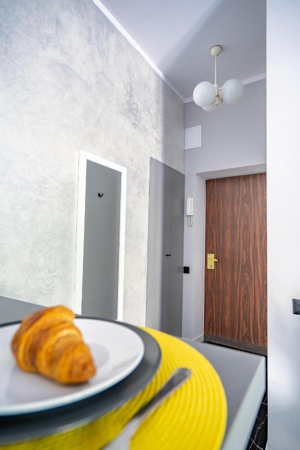 Stylish Studio In The Heart Of The City. Varşovia Exterior foto